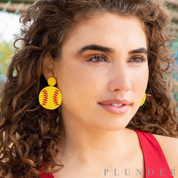 NEW Beaded Softball Earrings 🥎 - Picture 4 of 6